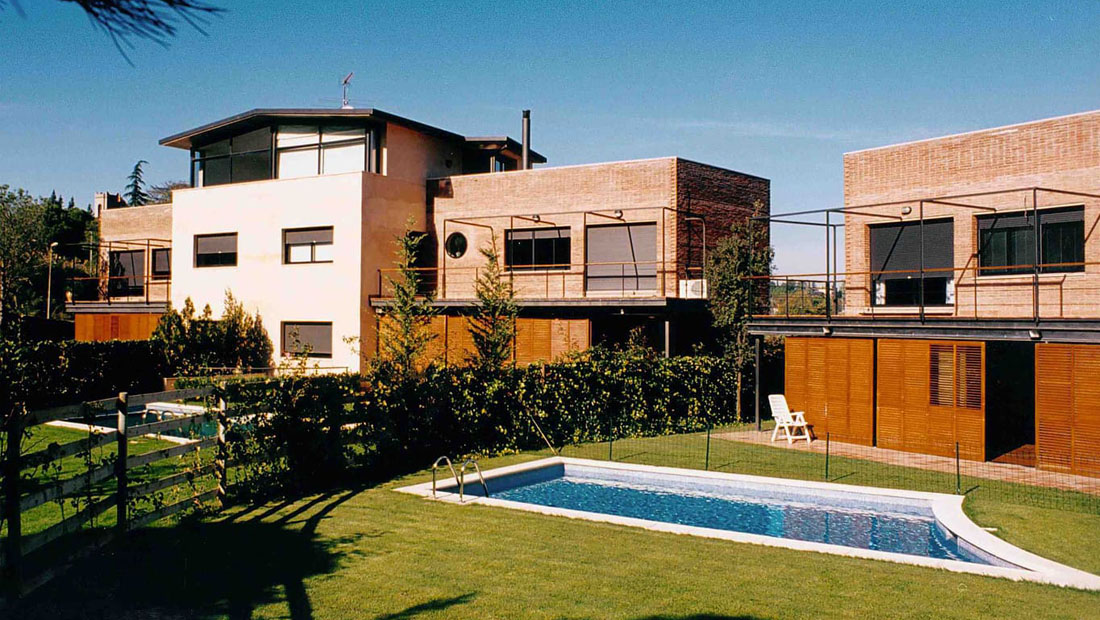 construccion-casas-pareadas-con-piscina